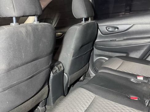 Used 2017 Nissan Rogue S AWD/4WD image 20