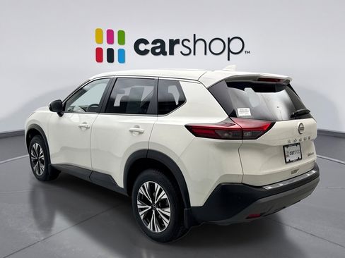 Used 2023 Nissan Rogue SV image 3