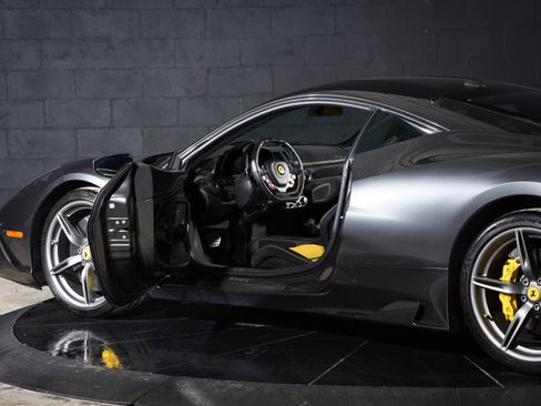 Used 2014 Ferrari 458 Speciale Coupe RWD image 12