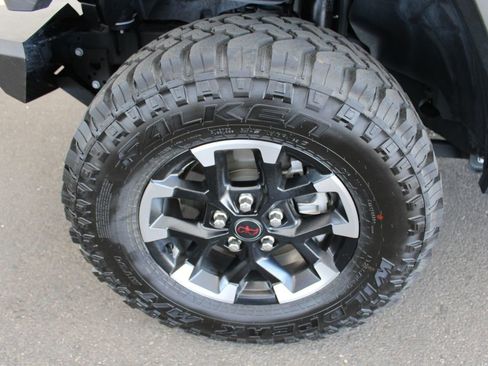 Used 2024 Jeep Gladiator Rubicon w/ Convenience Group AWD/4WD image 56