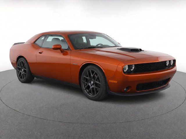 Used 2016 Dodge Challenger R/T RWD image 7