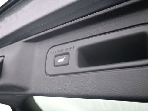 Used 2025 Honda Pilot EX-L image 13