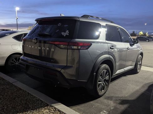 Used 2024 Nissan Pathfinder SV image 4
