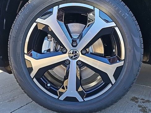 New 2026 Volkswagen Tiguan SE AWD/4WD image 9