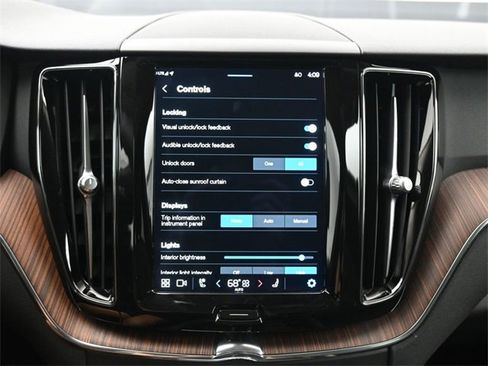 Used 2023 Volvo XC60 B5 Plus w/ Climate Package image 17