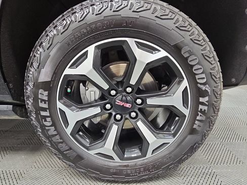 Used 2025 GMC Yukon XL AT4 w/ AT4 Premium Package AWD/4WD image 51