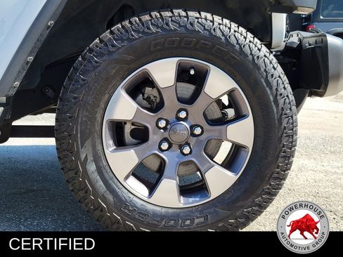 Used 2020 Jeep Wrangler Unlimited Sahara image 11