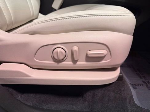 Used 2023 Buick Enclave Essence FWD image 30