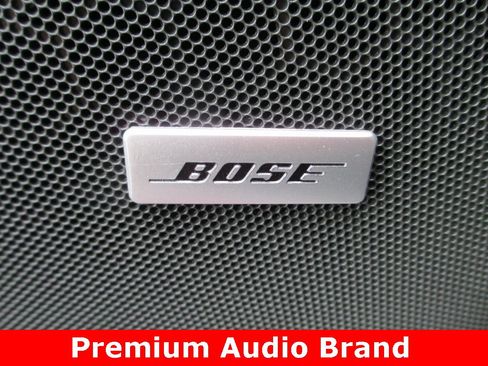 Certified 2023 GMC Yukon SLT w/ SLT Luxury Package image 17