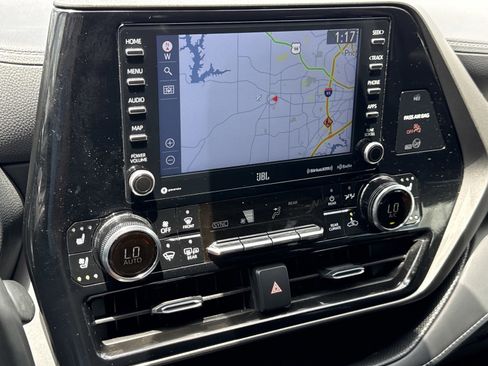 Used 2022 Toyota Highlander Limited FWD image 27