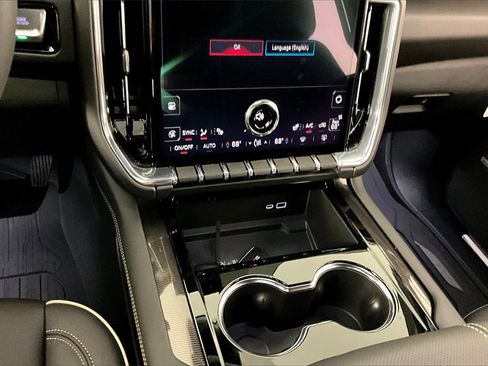 New 2025 GMC Yukon XL Elevation image 7