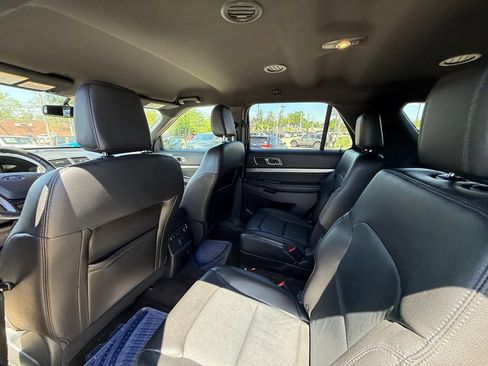 Used 2018 Ford Explorer XLT w/ Equipment Group 202A AWD/4WD image 24