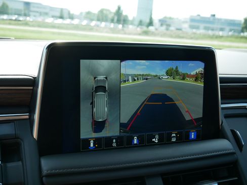 Used 2023 Chevrolet Suburban High Country AWD/4WD image 27