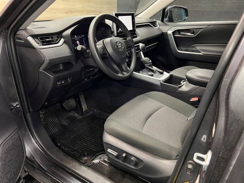 Used 2025 Toyota RAV4 XLE image 3