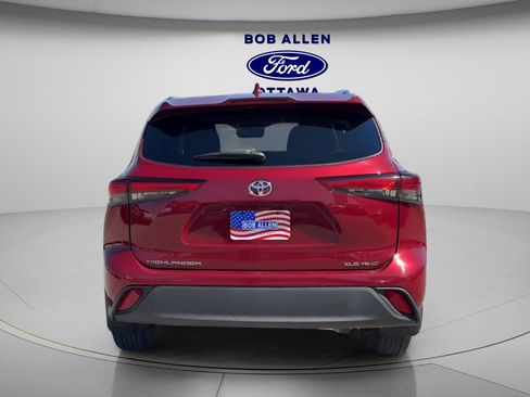 Used 2020 Toyota Highlander XLE image 4