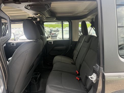 Used 2019 Jeep Wrangler Unlimited Sahara AWD/4WD image 26