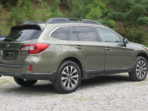 Used 2015 Subaru Outback 2.5i Limited AWD/4WD image 9
