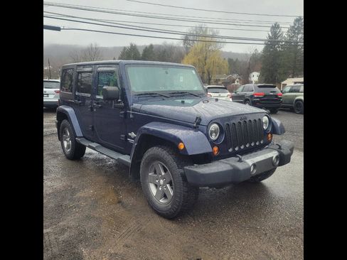 Used 2013 Jeep Wrangler Unlimited Sport image 2