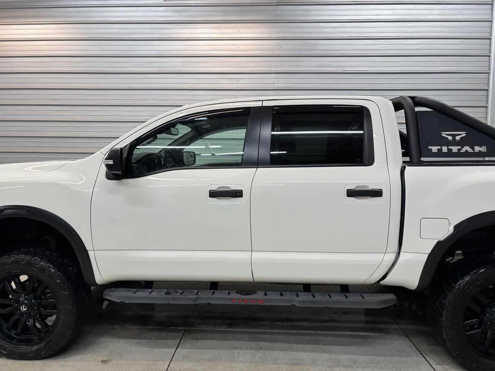 Used 2021 Nissan Titan PRO-4X w/ Pro-4x Convenience Package AWD/4WD image 7