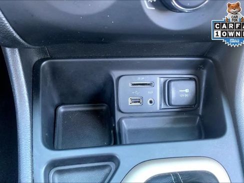 Used 2018 Jeep Cherokee Latitude w/ Altitude Package FWD image 30