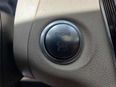 Used 2019 Mercedes-Benz GLC 300 4MATIC image 20