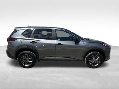 Used 2023 Nissan Rogue S AWD/4WD image 2