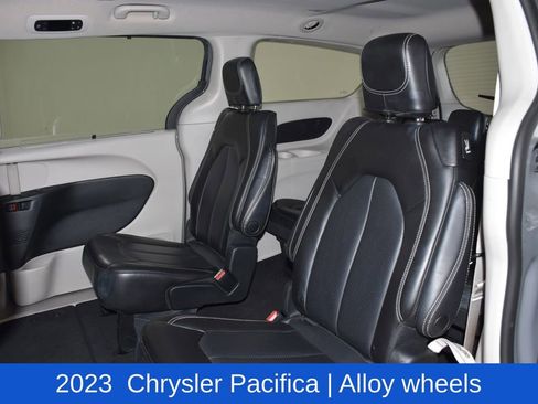 Used 2023 Chrysler Pacifica Touring-L FWD image 27