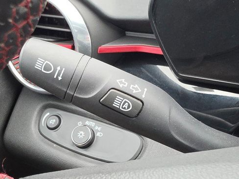 Used 2024 Chevrolet Trax RS w/ Sunroof Package FWD image 36