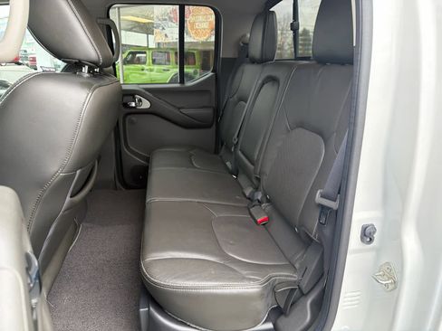 Used 2020 Nissan Frontier PRO-4X w/ Pro-4x Utility Package image 13