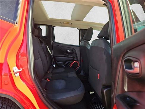 Used 2019 Jeep Renegade Trailhawk w/ UConnect 8.4 Nav Group AWD/4WD image 22