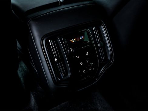 New 2025 Aston Martin DBX 707 image 34