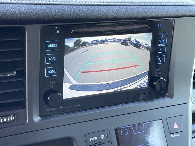 Used 2017 Toyota Sienna XLE Premium FWD image 18