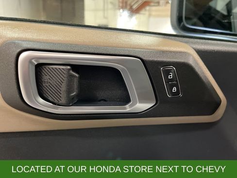 Used 2023 Ford Bronco Wildtrak image 11