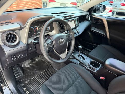 Used 2018 Toyota RAV4 LE image 14