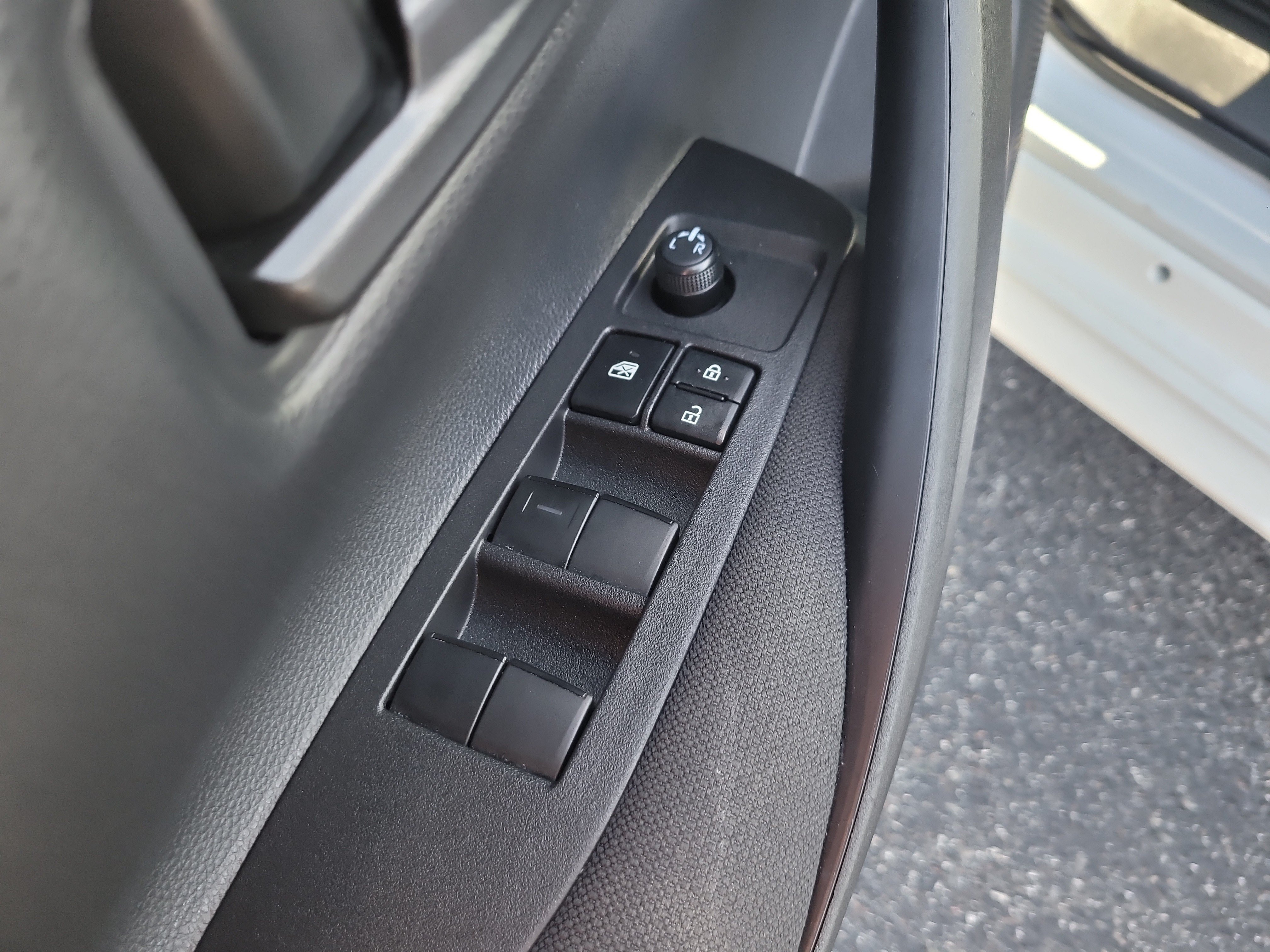 Used 2025 Toyota Corolla LE FWD image 16