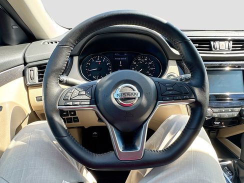 Used 2018 Nissan Rogue SV FWD image 11