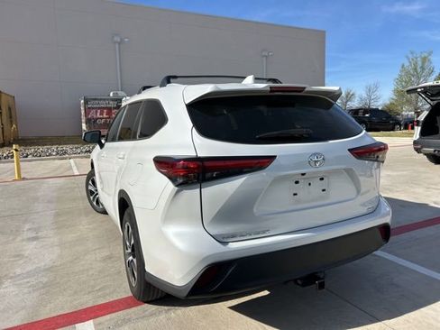 Used 2023 Toyota Highlander XLE image 6
