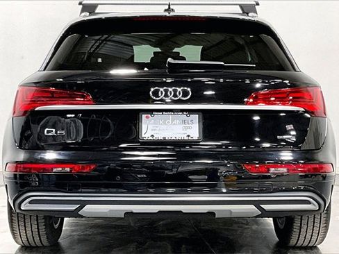 Used 2023 Audi Q5 2.0T Premium w/ Convenience Package image 4