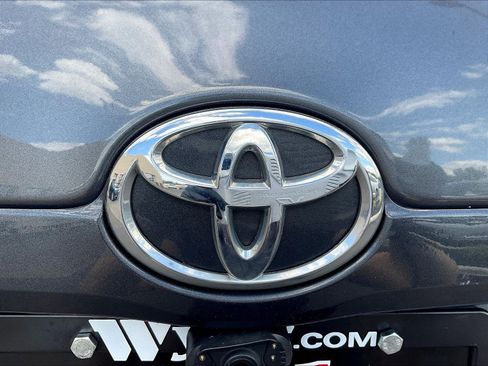 Used 2010 Toyota Camry LE FWD image 23