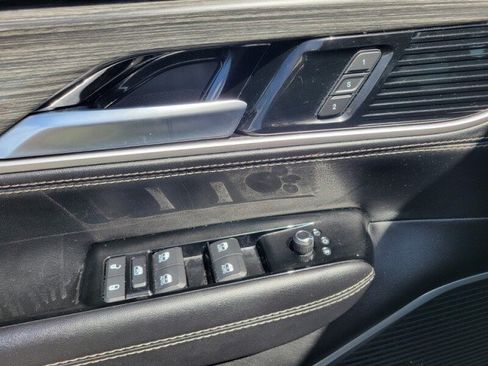 Used 2024 Jeep Wagoneer L Series II RWD image 9