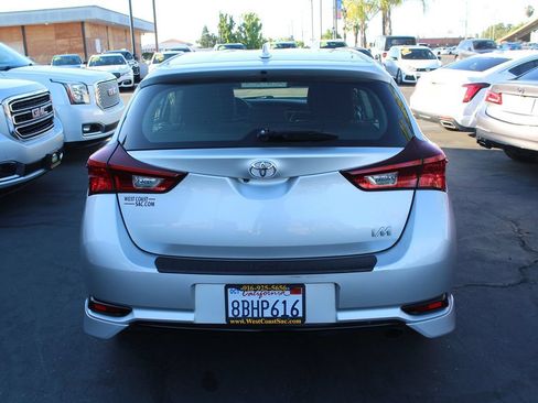 Used 2018 Toyota Corolla iM w/ Carpet Mat Package (TMS) FWD image 6