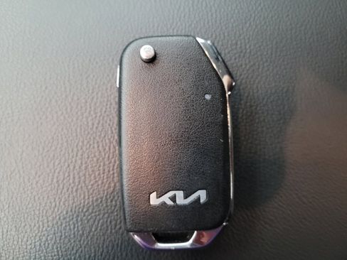 Used 2025 Kia Soul LX image 32