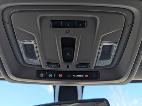 Used 2020 Chevrolet Silverado 1500 LTZ AWD/4WD image 33