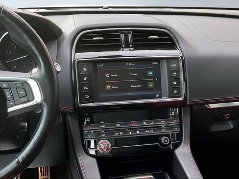 Used 2018 Jaguar F-PACE R-Sport image 9