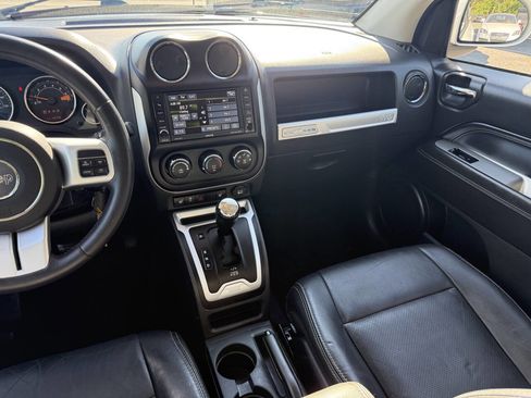 Used 2017 Jeep Compass High Altitude AWD/4WD image 19