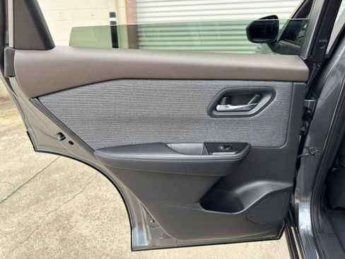 Used 2023 Nissan Rogue SV FWD image 37
