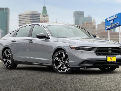 Used 2025 Honda Accord Sport image 3