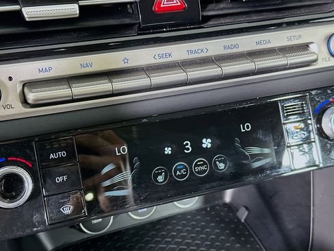 Used 2025 Genesis G70 2.5T RWD image 24