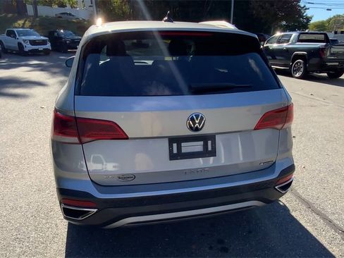 Used 2022 Volkswagen Taos SE w/ IQ.Drive SE Package image 8