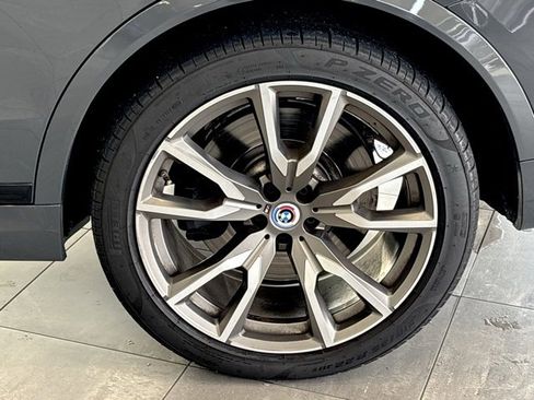 Used 2022 BMW X7 M50i image 36
